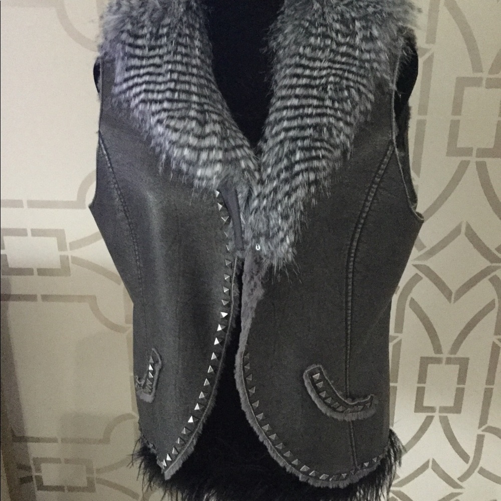 Faux Shearling Vest w/studs & remove collar Gray Large